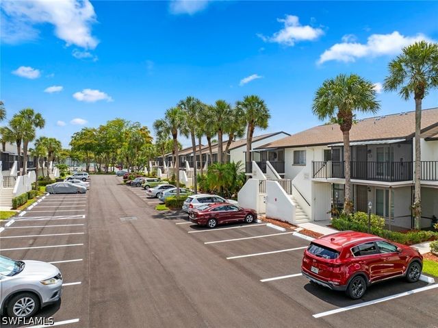 3532 Antarctic CIR 2216, Naples, FL 34112