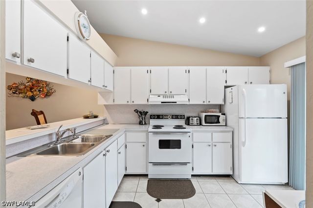 3532 Antarctic CIR 2216, Naples, FL 34112