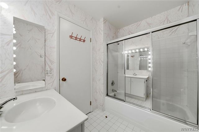 53 Old Meadow Drive, Amherst, NY 14051