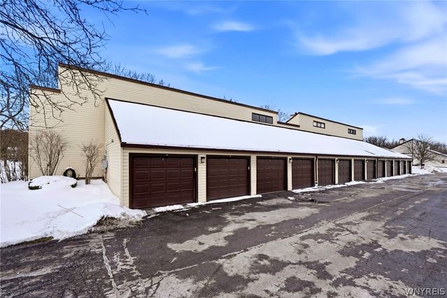 53 Old Meadow Drive, Amherst, NY 14051