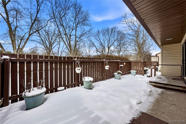 53 Old Meadow Drive, Amherst, NY 14051