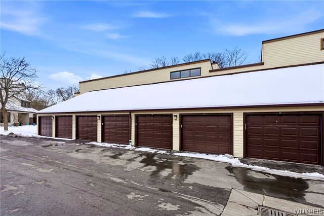 53 Old Meadow Drive, Amherst, NY 14051