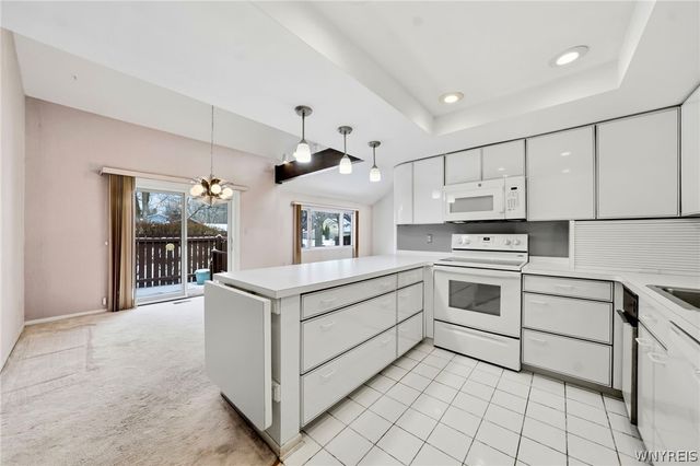 53 Old Meadow Drive, Amherst, NY 14051