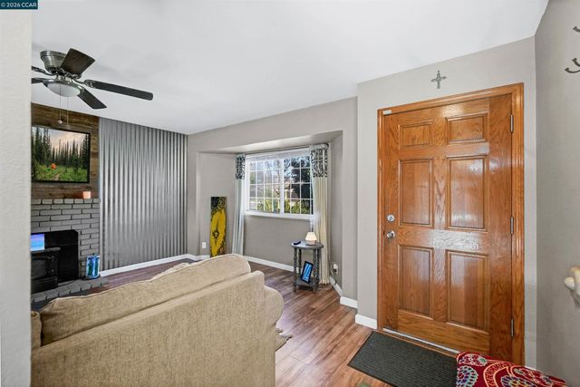 1425 W Cypress Rd, Oakley, CA 94561