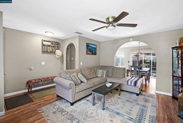 1425 W Cypress Rd, Oakley, CA 94561