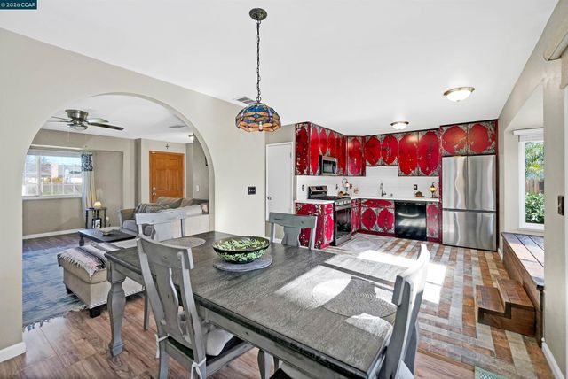 1425 W Cypress Rd, Oakley, CA 94561