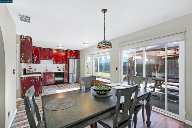 1425 W Cypress Rd, Oakley, CA 94561