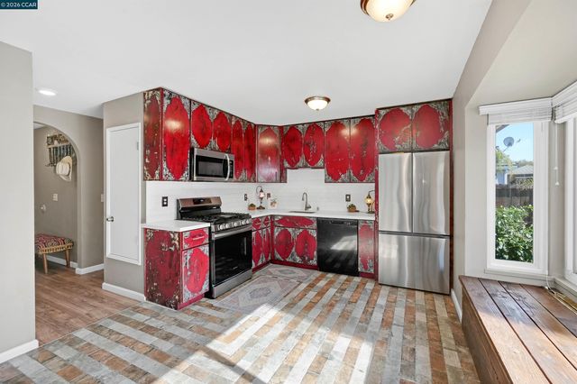 1425 W Cypress Rd, Oakley, CA 94561