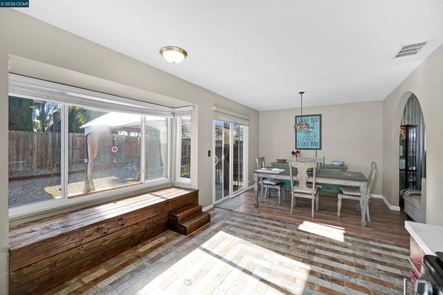 1425 W Cypress Rd, Oakley, CA 94561