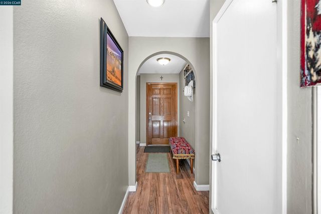 1425 W Cypress Rd, Oakley, CA 94561