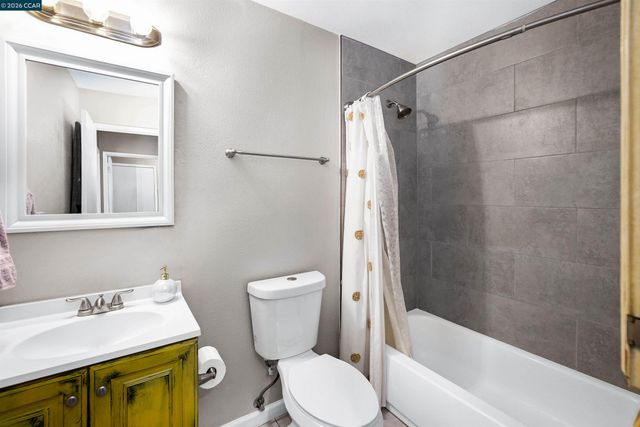 1425 W Cypress Rd, Oakley, CA 94561