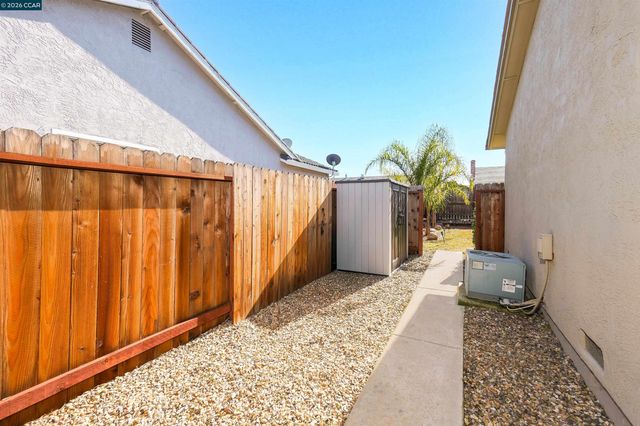 1425 W Cypress Rd, Oakley, CA 94561