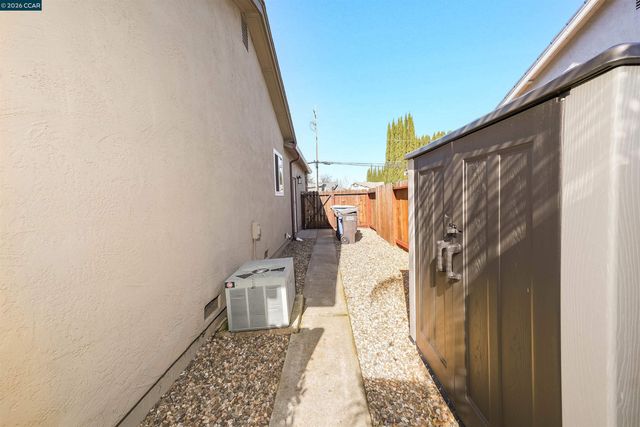 1425 W Cypress Rd, Oakley, CA 94561