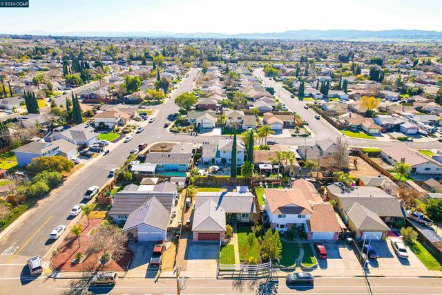 1425 W Cypress Rd, Oakley, CA 94561