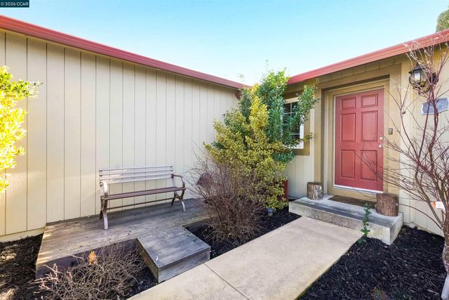 1425 W Cypress Rd, Oakley, CA 94561