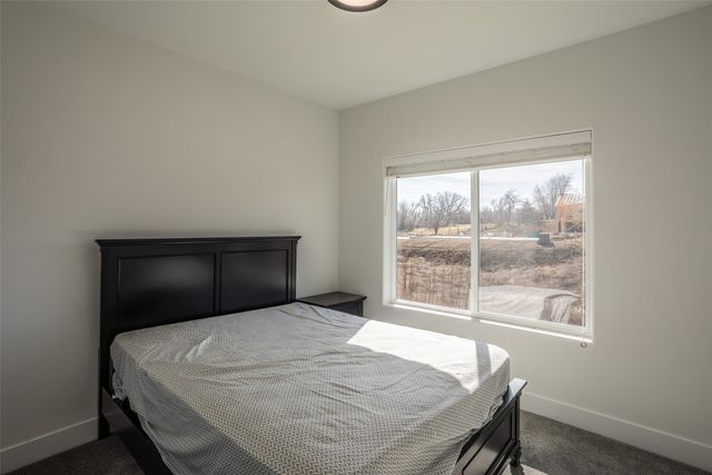 7036 Lake Ridge Avenue, Des Moines, IA 50320