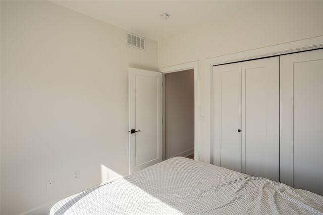 7036 Lake Ridge Avenue, Des Moines, IA 50320