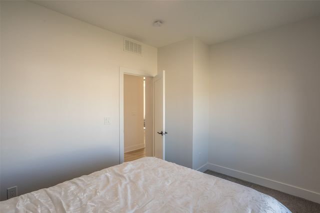 7036 Lake Ridge Avenue, Des Moines, IA 50320