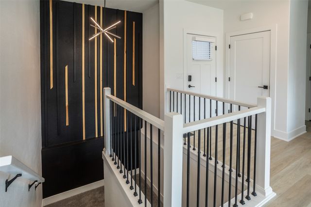 7036 Lake Ridge Avenue, Des Moines, IA 50320