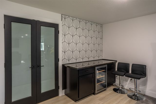 7036 Lake Ridge Avenue, Des Moines, IA 50320