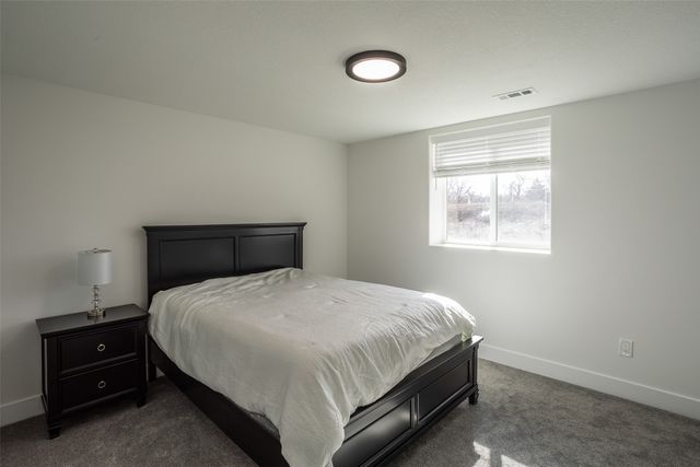 7036 Lake Ridge Avenue, Des Moines, IA 50320