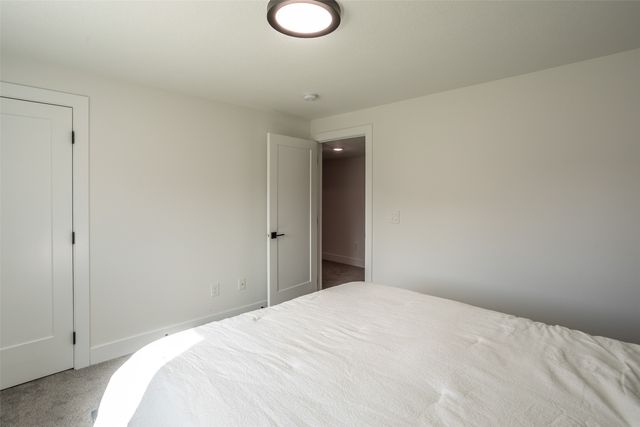 7036 Lake Ridge Avenue, Des Moines, IA 50320