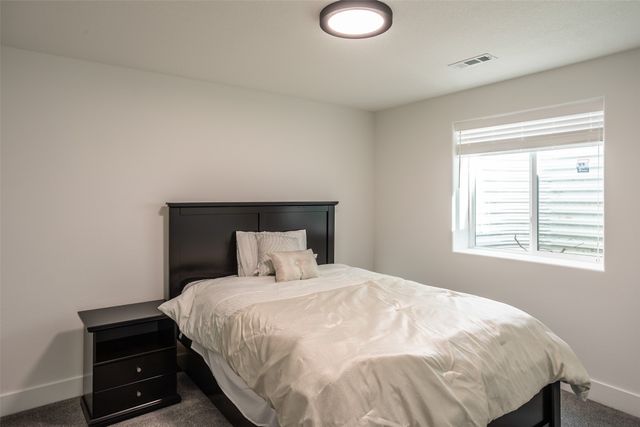 7036 Lake Ridge Avenue, Des Moines, IA 50320