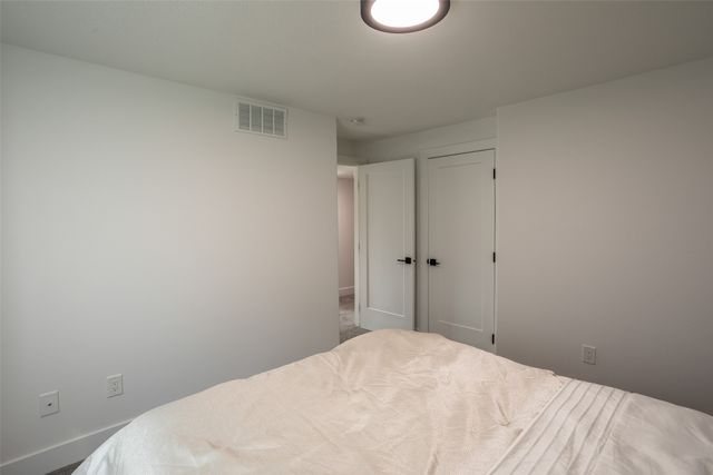 7036 Lake Ridge Avenue, Des Moines, IA 50320