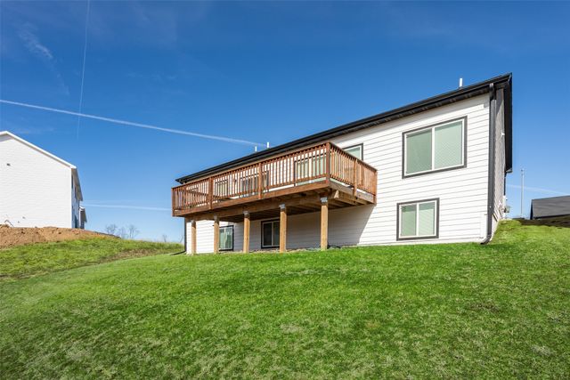 7036 Lake Ridge Avenue, Des Moines, IA 50320