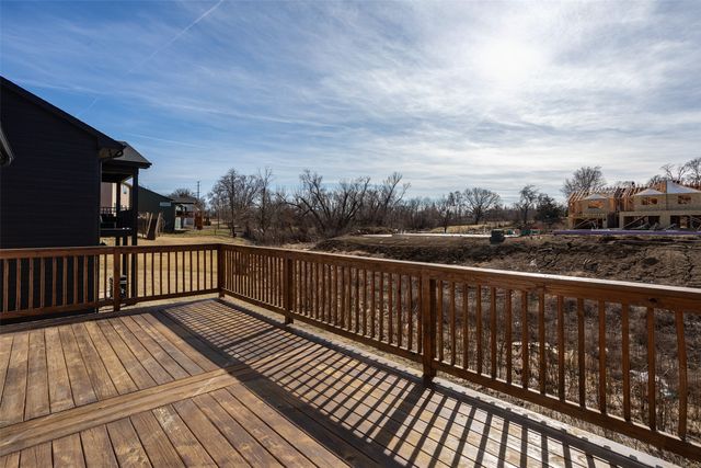 7036 Lake Ridge Avenue, Des Moines, IA 50320