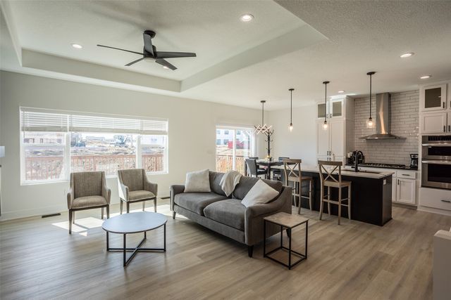 7036 Lake Ridge Avenue, Des Moines, IA 50320