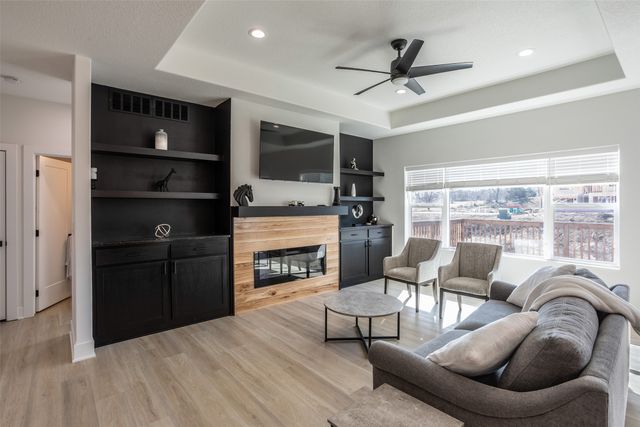 7036 Lake Ridge Avenue, Des Moines, IA 50320