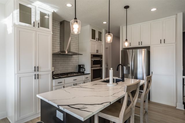 7036 Lake Ridge Avenue, Des Moines, IA 50320