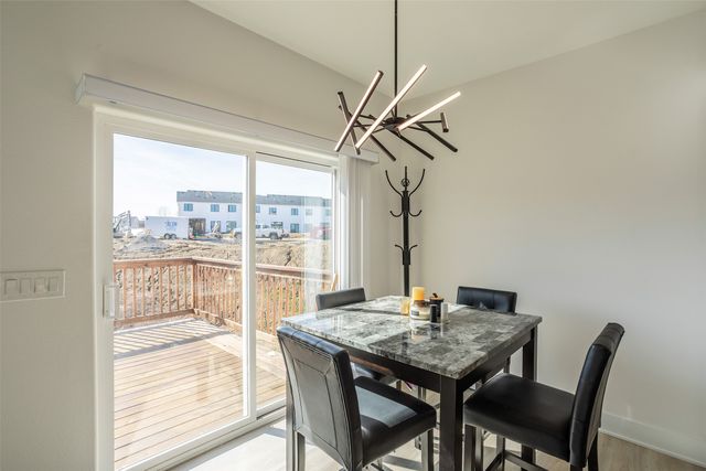 7036 Lake Ridge Avenue, Des Moines, IA 50320