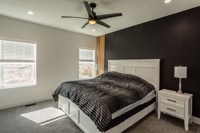 7036 Lake Ridge Avenue, Des Moines, IA 50320