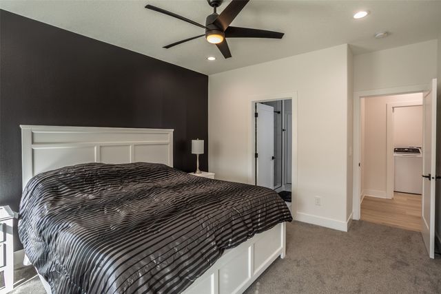 7036 Lake Ridge Avenue, Des Moines, IA 50320