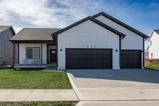 7036 Lake Ridge Avenue, Des Moines, IA 50320