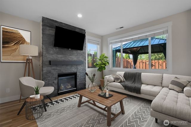 6527 Francis Avenue SE, Auburn, WA 98092