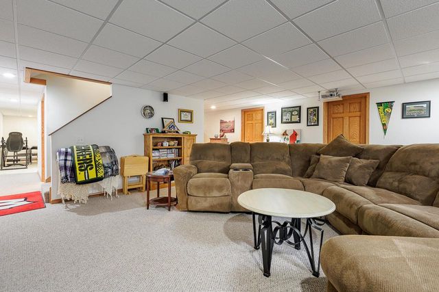 518 Midway DRIVE, Reedsburg, WI 53959