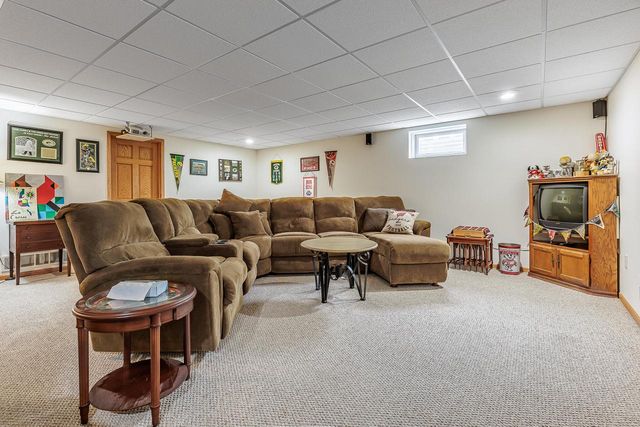 518 Midway DRIVE, Reedsburg, WI 53959