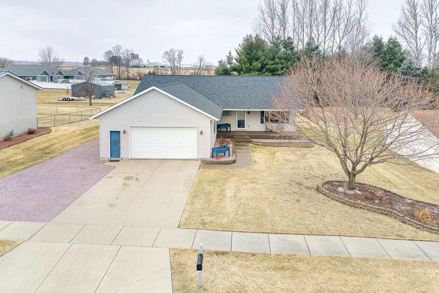 518 Midway DRIVE, Reedsburg, WI 53959