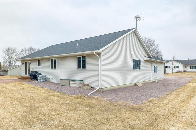 518 Midway DRIVE, Reedsburg, WI 53959