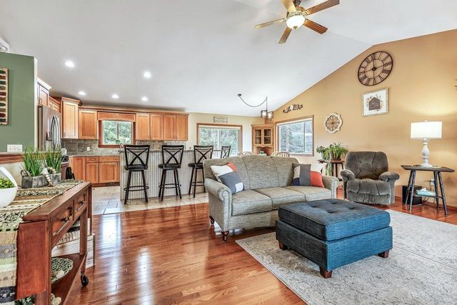 518 Midway DRIVE, Reedsburg, WI 53959