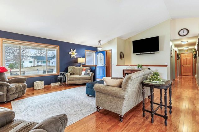 518 Midway DRIVE, Reedsburg, WI 53959