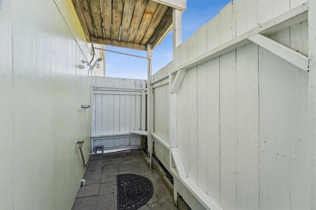 16519 Blackbeard Road, Jamaica Beach, TX 77554