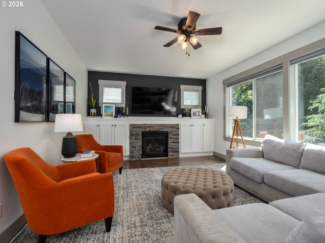 3526 Sw ARNOLD St, Portland, OR 97219