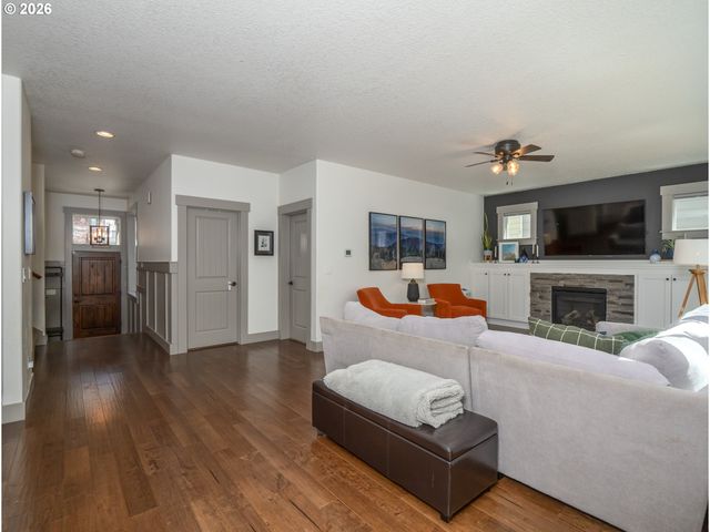 3526 Sw ARNOLD St, Portland, OR 97219