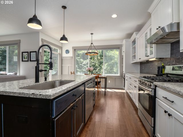 3526 Sw ARNOLD St, Portland, OR 97219