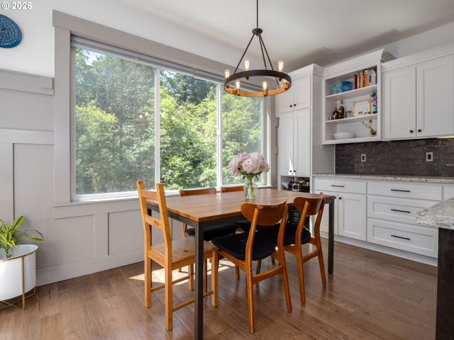 3526 Sw ARNOLD St, Portland, OR 97219