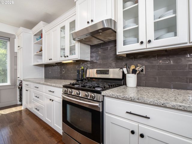3526 Sw ARNOLD St, Portland, OR 97219